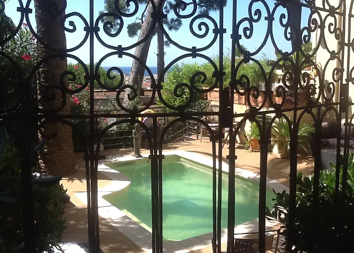 Hotel Petit Palais